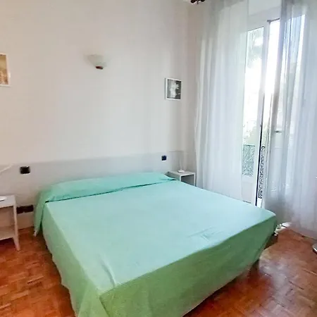 Mimosa 1 Apartment *